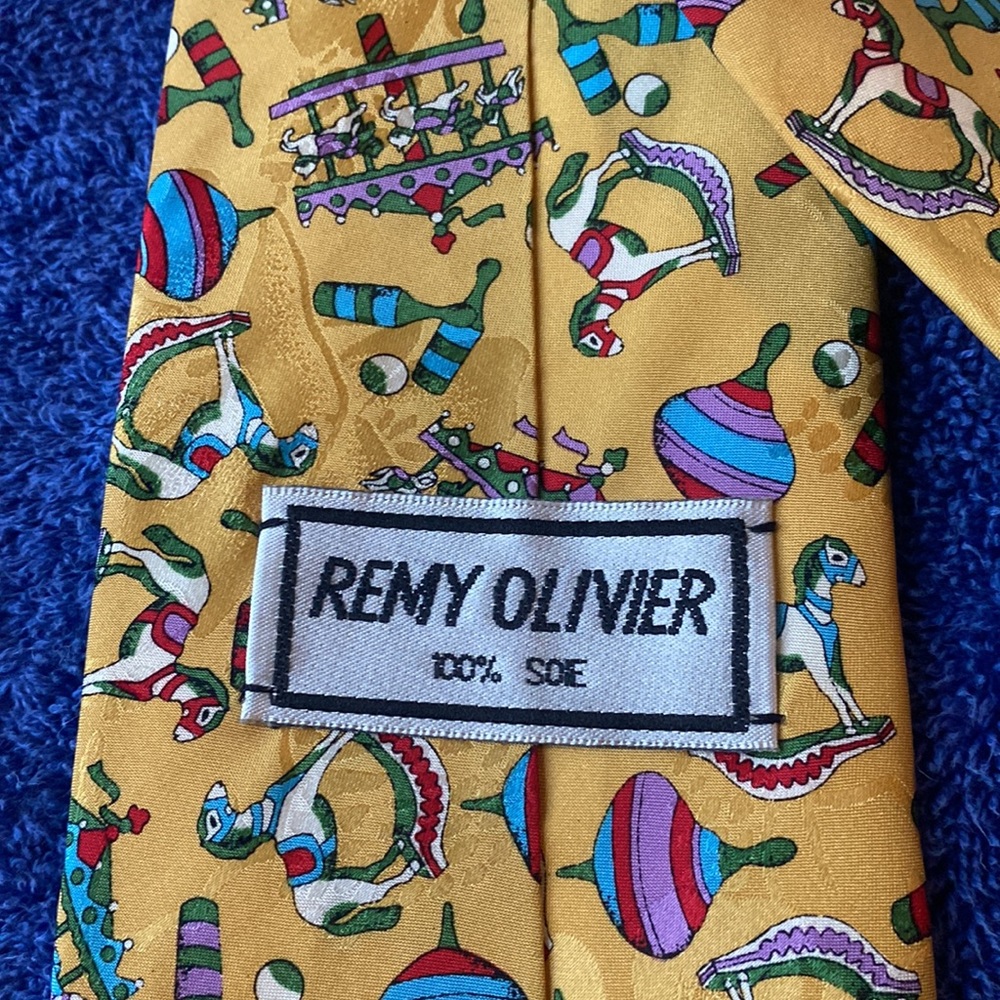 Tie - Picture 2 of 4